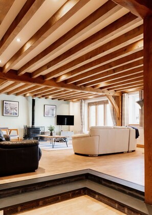 Interior - Stunning villa for 19 people with hot tub, WIFI and pets allowed (Aberystwyth)