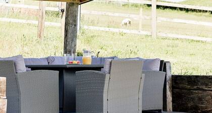 Stunning villa for 12 guests with hot tub, WIFI and pets allowed