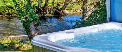 Bain à remous extérieur