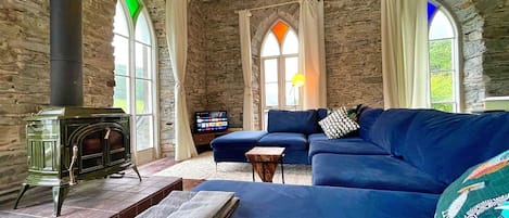 TV, fireplace
