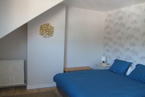 Iron/ironing board, WiFi, bed sheets