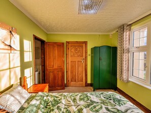 6 Schlafzimmer, Reisekinderbett, kostenloses WLAN, Bettwäsche