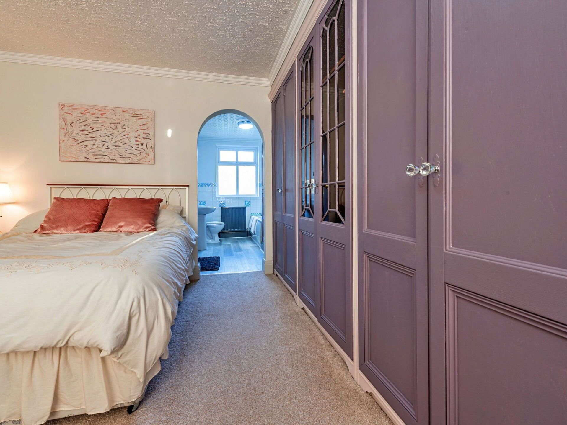 6 bedrooms, travel cot, free WiFi, bed sheets