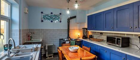 Mikrowelle, Ofen, Geschirrspüler