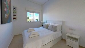 2 bedrooms, iron/ironing board, free WiFi, bed sheets