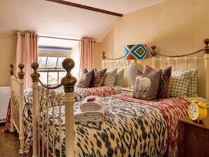 3 bedrooms, free WiFi, bed sheets