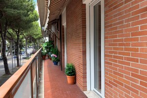 Exterior detail - CV016 - Cervia, new three-room apartment with parking space 100m from the sea (Cervia)