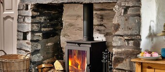 Stunning  villa for 5 guests with WIFI, hot tub and TV