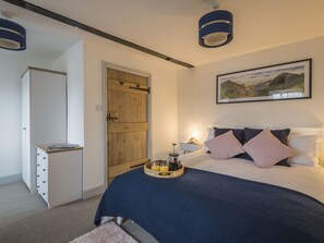 3 bedrooms, bed sheets