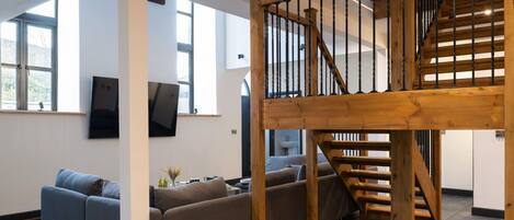 المنشأة من الداخل