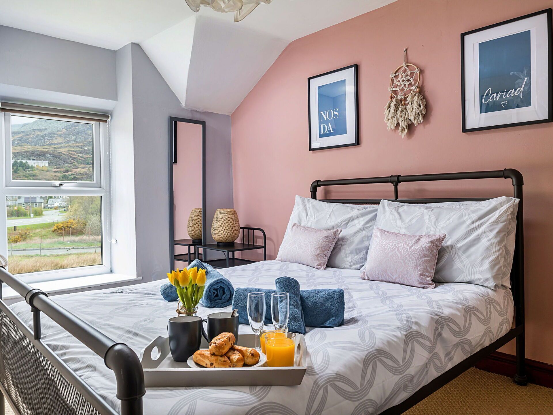 2 bedrooms, iron/ironing board, free WiFi, bed sheets