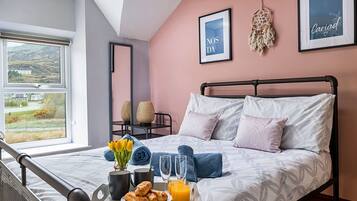 2 bedrooms, iron/ironing board, free WiFi, bed sheets