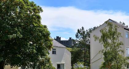 Joli appartement pour 2 personnes avec WIFI, TV, animaux admis et parking