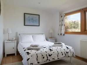 4 bedrooms, free WiFi, bed sheets