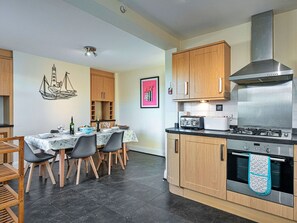 Microwave, oven, dishwasher - Beautiful  villa for 7 guests with WIFI and pets allowed (Abersoch)