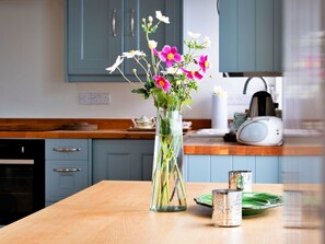 Een oven, een vaatwasser