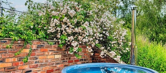 Stunning  villa for 8 people with WIFI, hot tub, terrace, pets allowed and parking