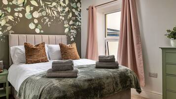 6 bedrooms, free WiFi, bed sheets