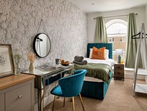 6 bedrooms, free WiFi, bed sheets