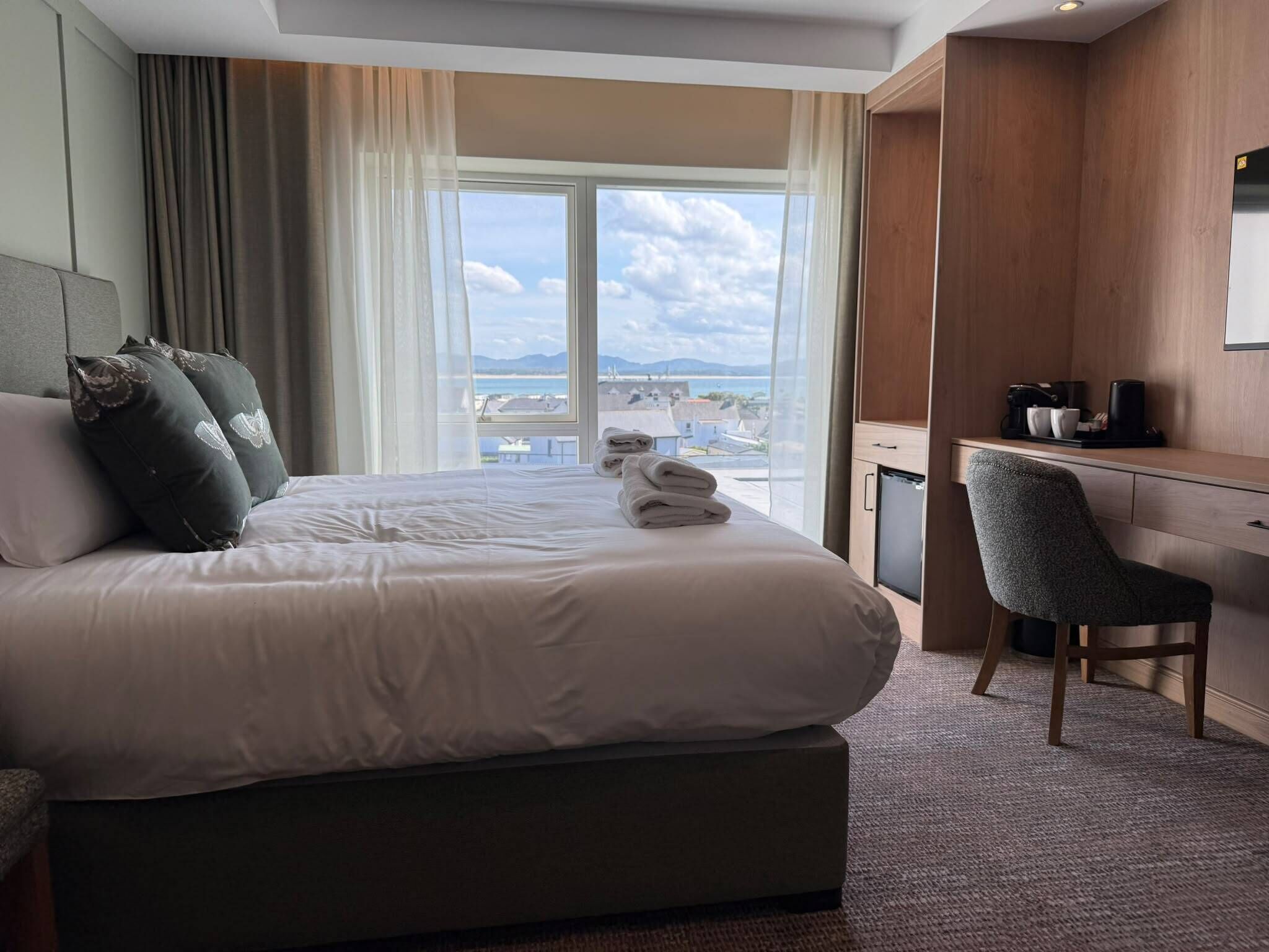 Chambre Signature double ou avec lits jumeaux, salle de bain attenante, vue sur la mer (Balcony) | Fer et planche à repasser, accès au Wi-Fi (inclus), literie fournie