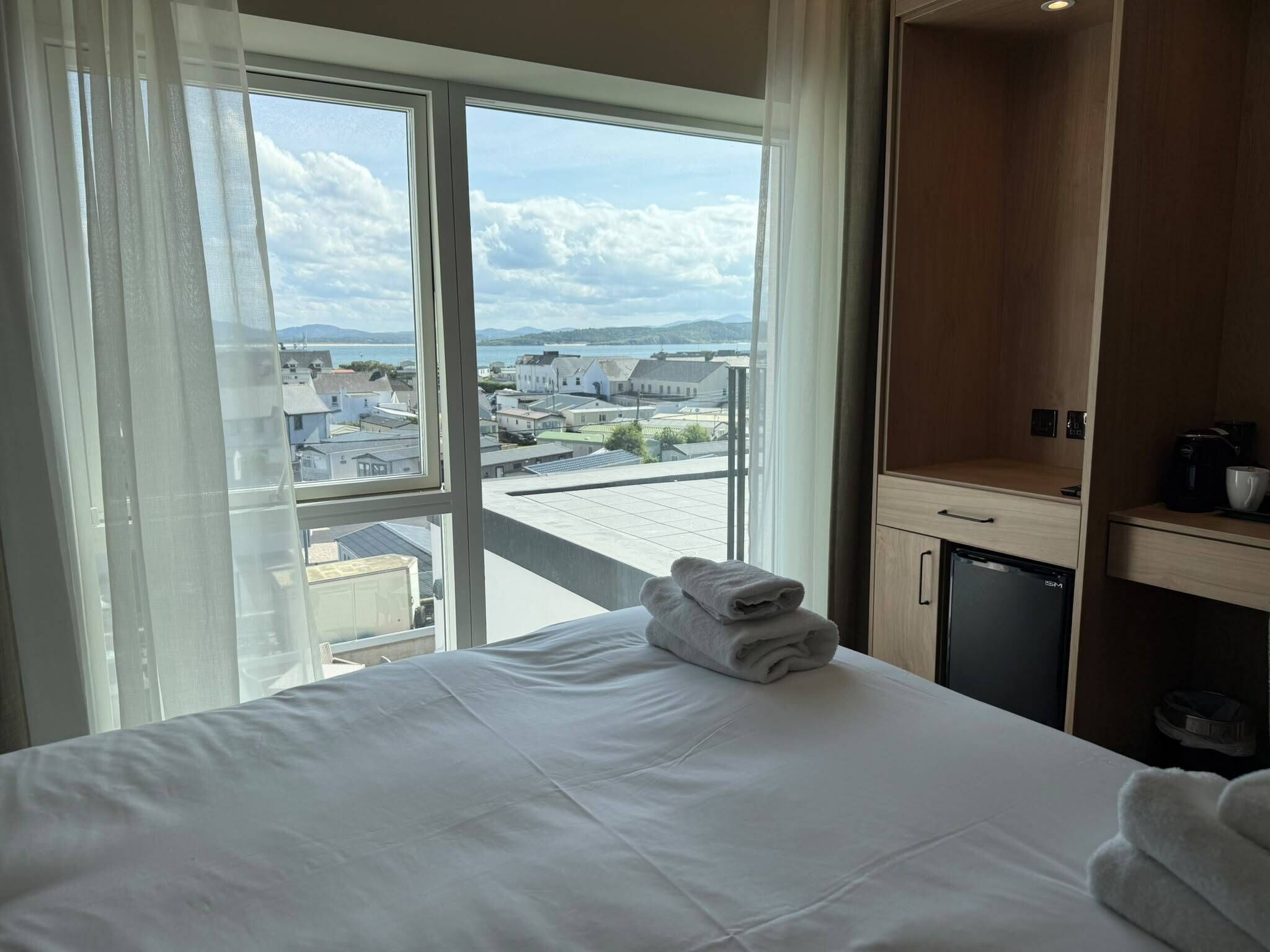 Chambre Affaires double ou avec lits jumeaux, salle de bain attenante, vue sur la mer (Balcony) | Fer et planche à repasser, accès au Wi-Fi (inclus), literie fournie