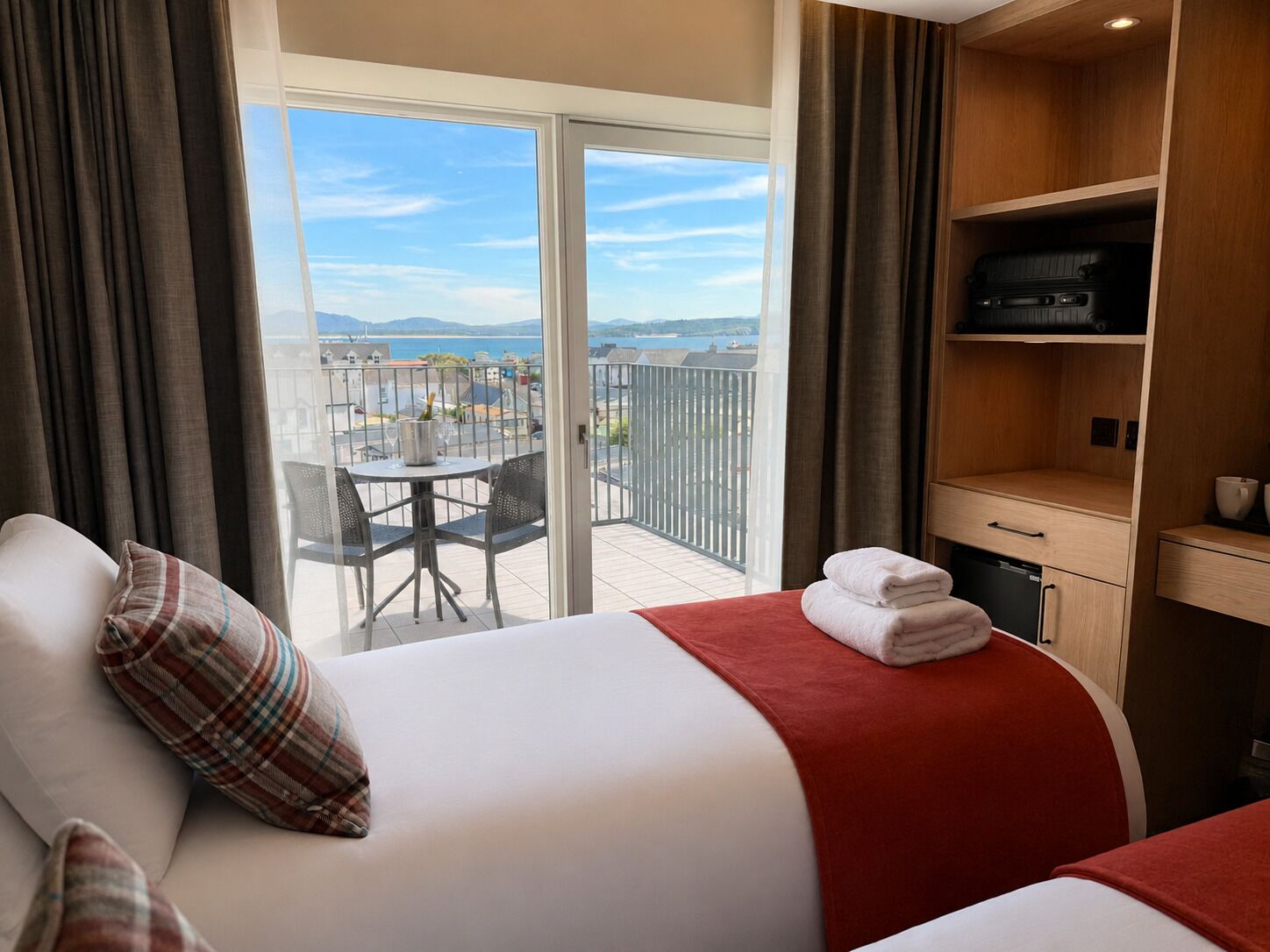 Iron/ironing board, free WiFi, bed sheets