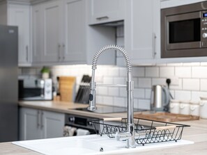 Micro-ondes, four, lave-vaisselle