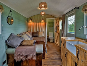 1 habitación y ropa de cama