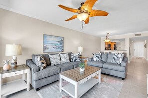 Smart TV - ☀Beachfront Condo🐬Direct Views of Gulf🏖️11-306🍹Gated Community🌴Large Pool (Treasure Island)