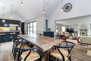 Dining - Tuffs Farm (Kings Langley)