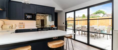 Cookware/dishes/utensils