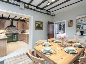 Dining - Stunning  villa for 7 people with WIFI, terrace and pets allowed (Capel Garmon)