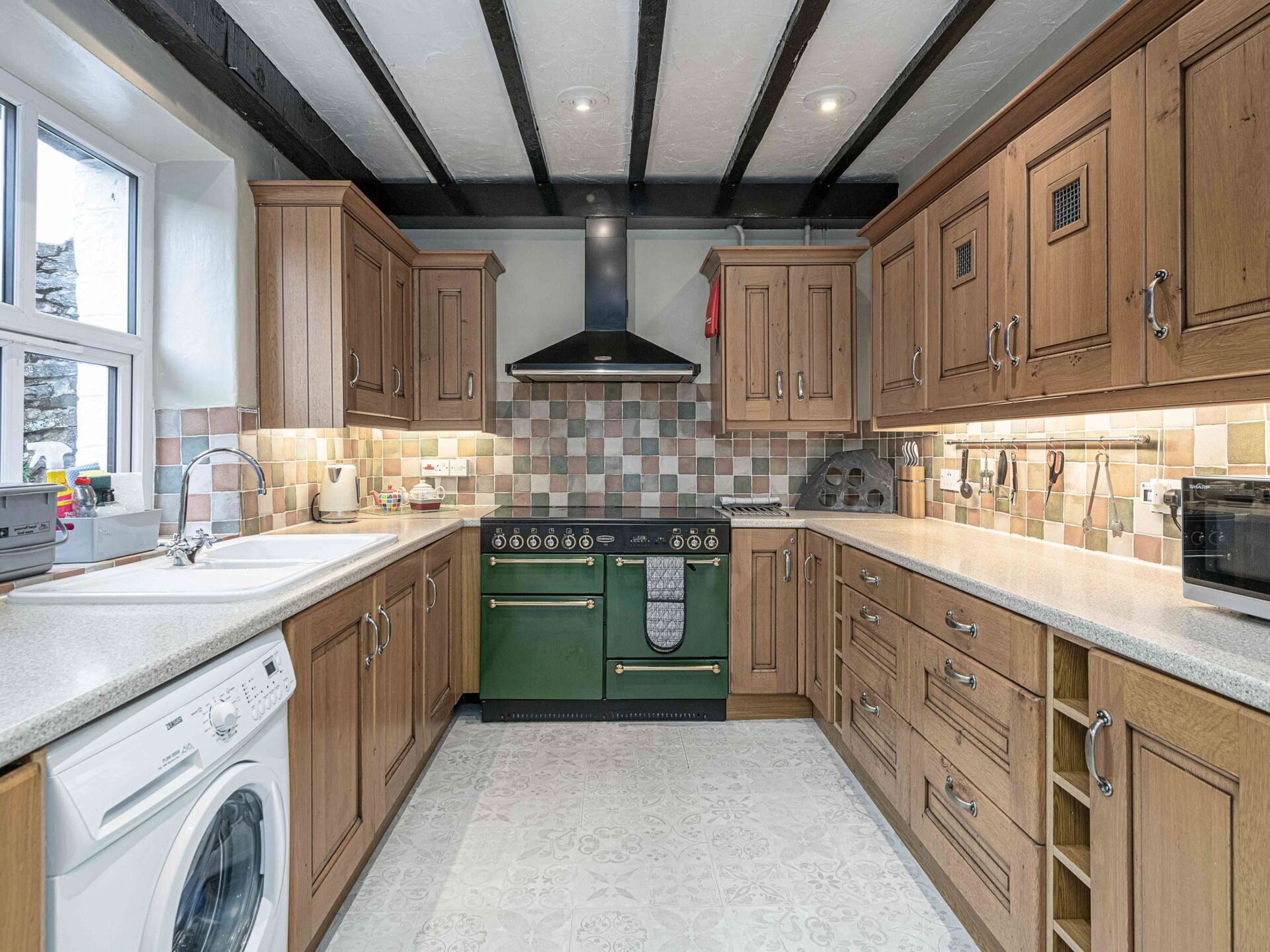 Microondas, horno, lavavajillas y periquera 