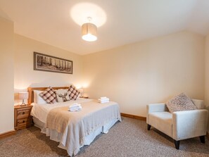 7 bedrooms, travel crib, free WiFi, bed sheets