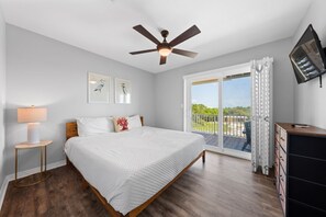 5 bedrooms, iron/ironing board, free WiFi, bed sheets