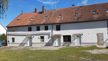 ด้านหน้าที่พัก