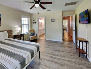 5 bedrooms, iron/ironing board, internet, bed sheets