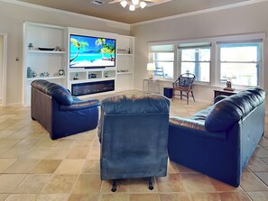 Smart TV, fireplace