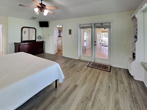5 bedrooms, iron/ironing board, internet, bed sheets - Pierfection Point | Private Pool & Pier (Ingleside)