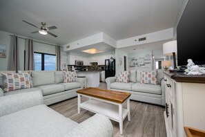 Condo, 3 Bedrooms | Living area