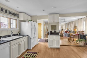 House, 4 Bedrooms | Interior - Home Port - Spacious Retreat In Prime Location 4 Bedroom Home (Davis)