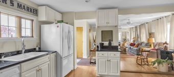 Home Port - Spacious Retreat In Prime Location 4 Bedroom Home