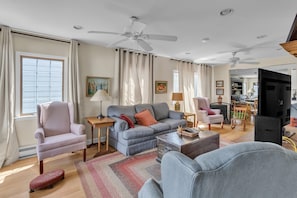 House, 4 Bedrooms | Living area