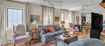 Home Port - Spacious Retreat In Prime Location 4 Bedroom Home