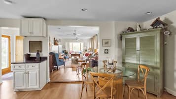 House, 4 Bedrooms | Interior