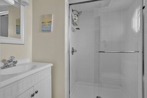 Maison, 4 chambres | Salle de bain | Serviettes fournies, shampoing