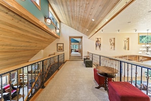 House, 6 Bedrooms | Lobby