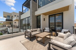 Casa, vários quartos | Terraço/pátio