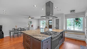 Rumah, 3 kamar tidur | Dapur pribadi | Lemari es, mesin pembuat kopi/teh, dan pemanggang roti