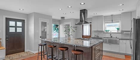 House, 3 Bedrooms | Private kitchen